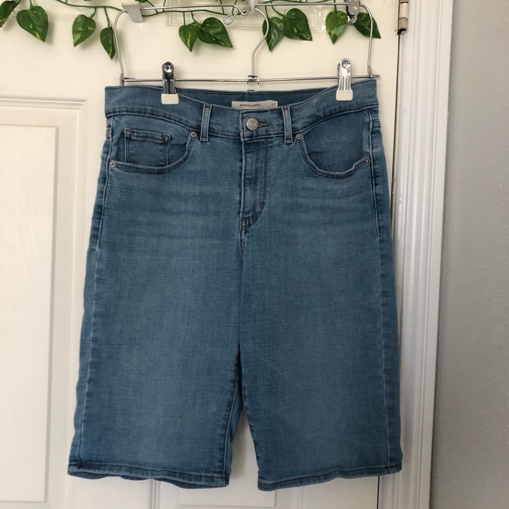Levi’s Light Wash Bermuda Short 27